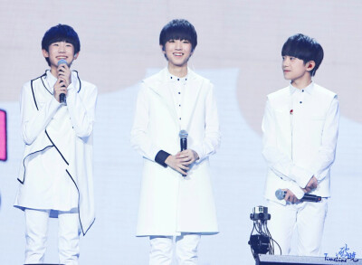 TFBOYS cr.logo