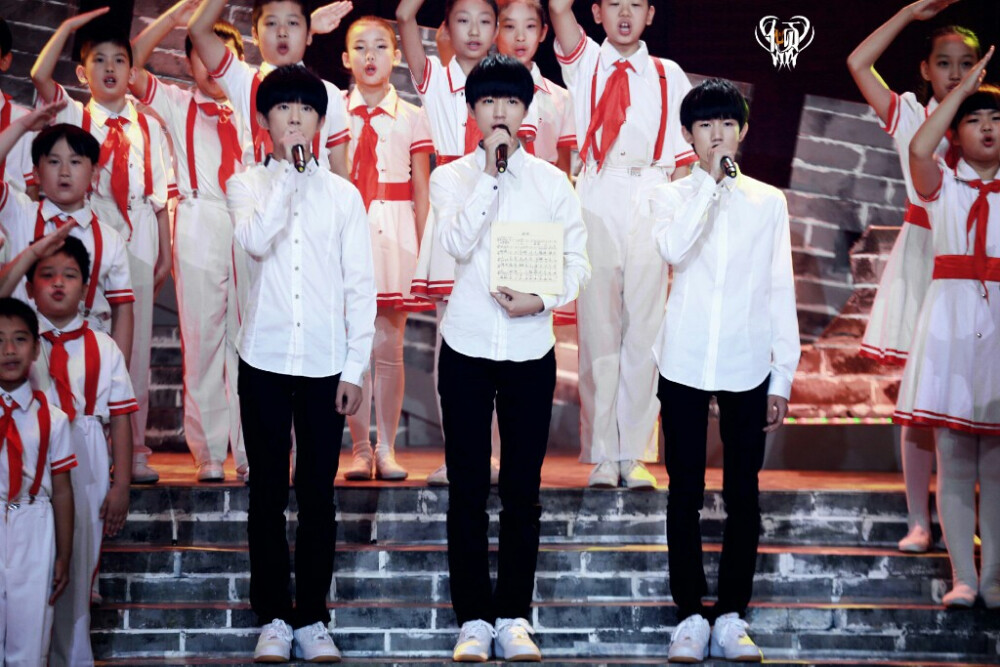 TFBOYS cr.logo