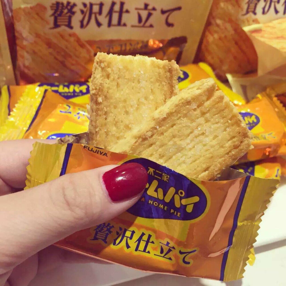 【特浓芝士千层酥】个个都说好正涂层很厚然后有一点奶香，口感很好，不太容易腻也不会太甜 酥脆的口感 不会干✨选用上等北海道小麦研磨超强力面粉多次揉发配合欧洲产上等发酵黄油可以有1000层真的把千层酥的好味道做到了极致✌️