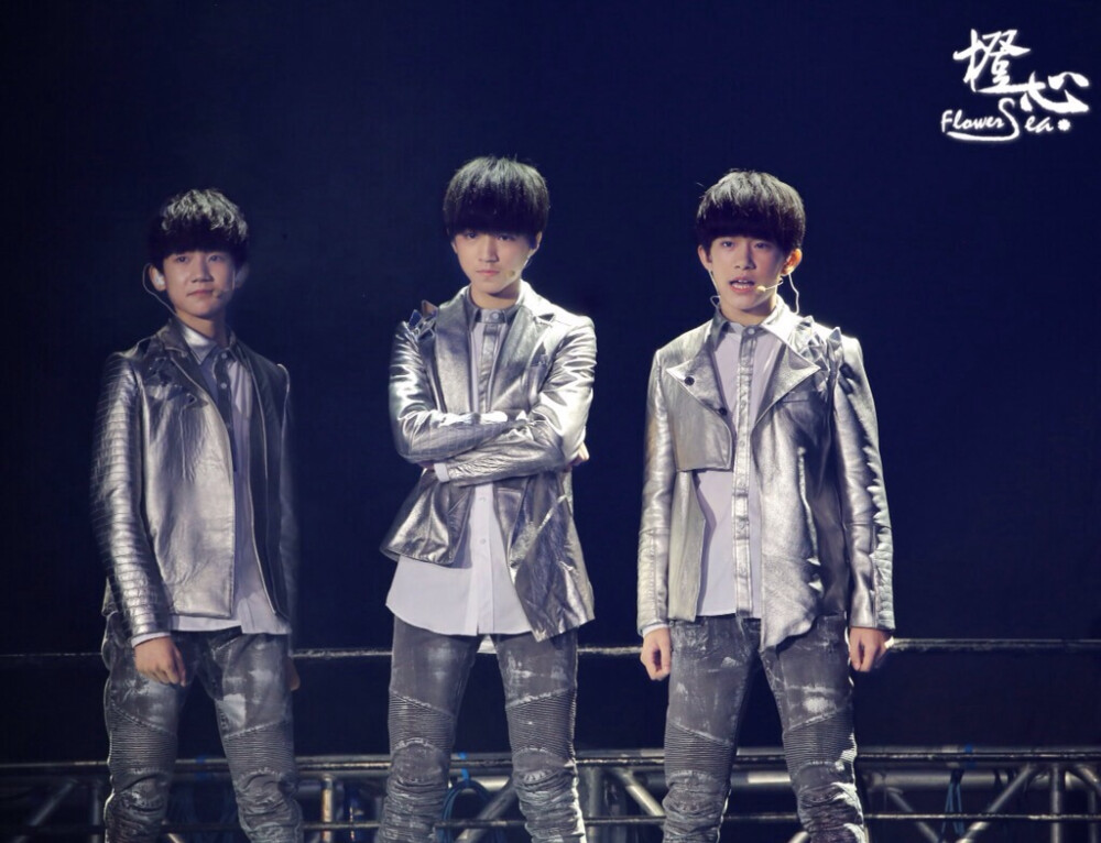 TFBOYS cr.logo