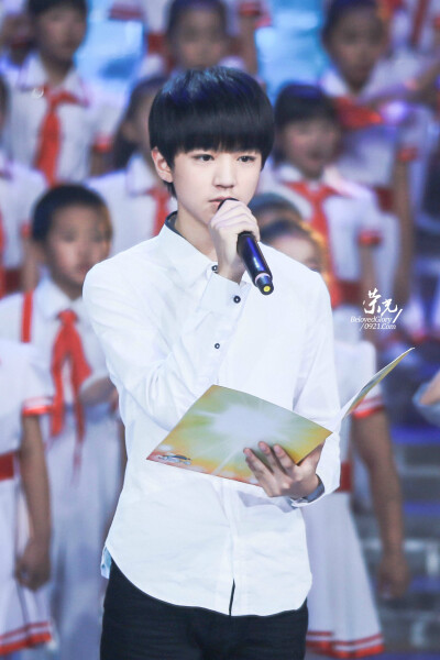 #王俊凯# #TFBOYS王俊凯# #TFBOYS#150819 开学第一课录制 cr：BelovedGloryWJK荣光