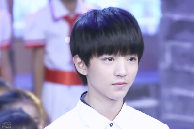 #王俊凯# #TFBOYS王俊凯# #TFBOYS#150819 开学第一课录制 cr：王俊凯遛图博