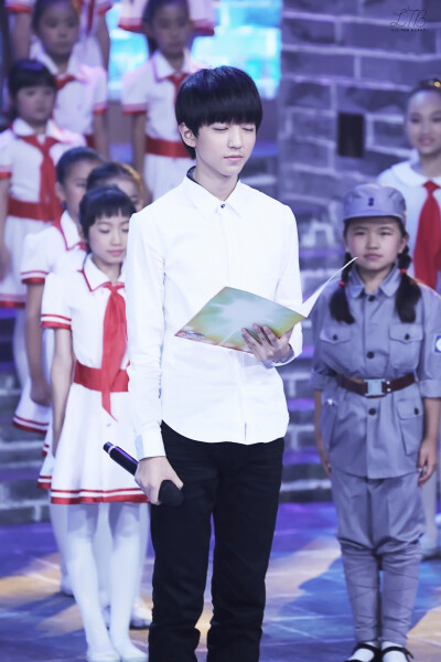 #王俊凯# #TFBOYS王俊凯# #TFBOYS#150819 开学第一课录制 cr：王俊凯遛图博