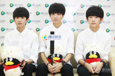 TFBOYS cr.logo