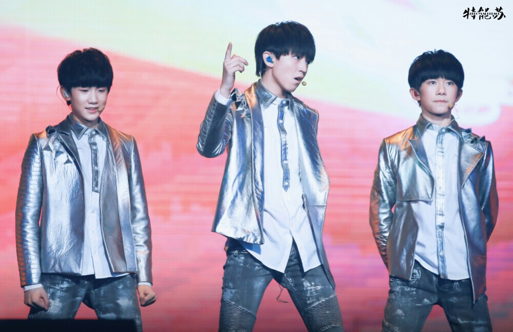 TFBOYS cr.logo