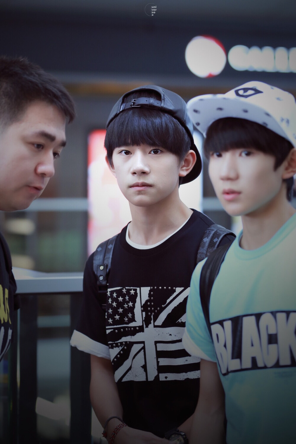 易烊千玺 tfboys cr: logo