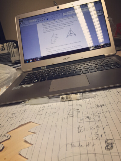 凌晨两点多的太阳 是我写maths IA写到吐出现的幻觉