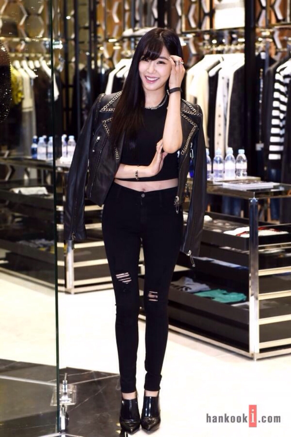 少女时代tiffany黄美英这样酷酷的装扮太少见了更吸引眼球哇