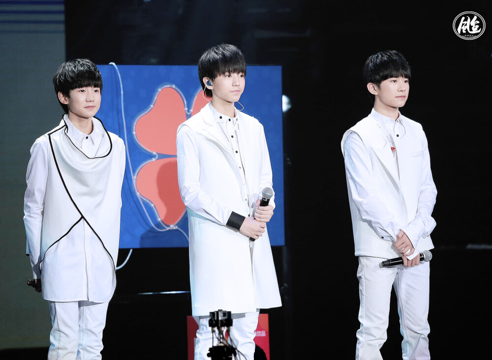 TFBOYS cr.logo