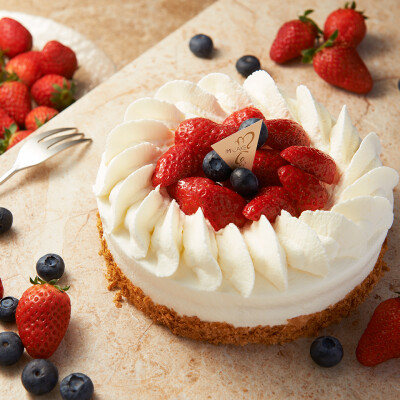 鲜莓印雪一场新鲜的派对/所有的口感都不落俗套/仿佛雨过天晴后的第一口呼吸