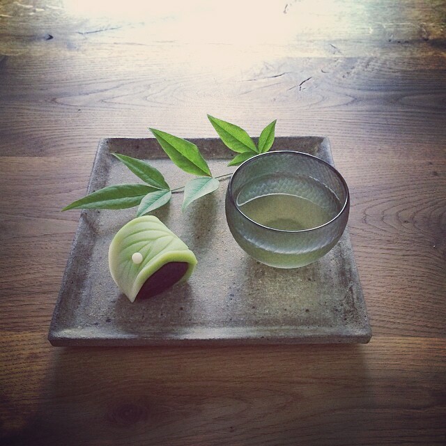 日式点心，竹叶抹茶和菓子。