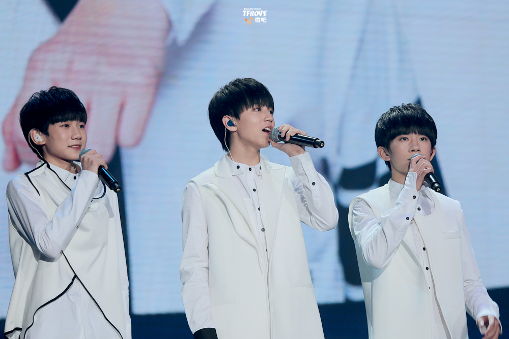 TFBOYS cr.logo