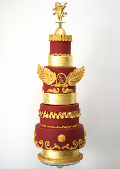 婚礼蛋糕：金与红