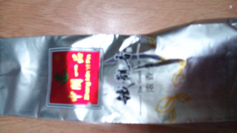 茶叶颗粒紧实饱满，色泽翠绿，口感很好，泡出来的颜色很漂亮，香味悠远入口清香，夏天来了很燥热，适合喝点茶来降降火，量很足，可以喝很长时间了。