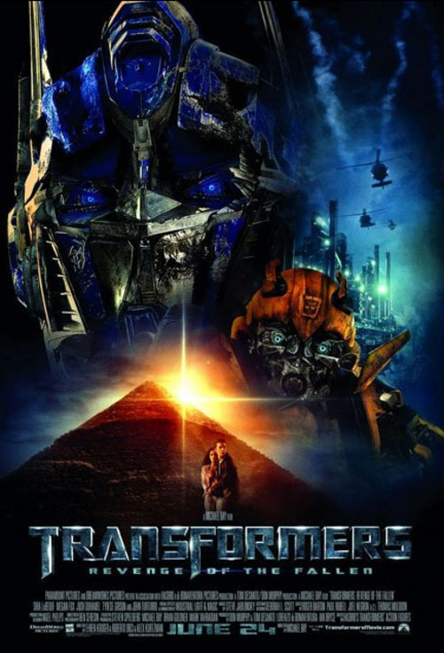 《变形金刚2》(Transformers:Revenge of the Fallen)是一部2009年上映的真人拍摄电影，根据变形金刚系列和其玩具产品改编，影片和前集《变形金刚》一样由迈克尔·贝执导。希亚·拉博夫、梅根·福克斯、约翰·特托罗和强·沃特等联袂出演。影片的故事延续了上一部的剧情，增加了更多的金刚，并将场景延伸至包括法国、埃及、中国在内的众多国家。讲述山姆因为掌握了有关变形金刚的起源以及在古老时期到访地球的线索而遭到霸天虎的追击。霸天虎为了获取这些信息，妄图生擒山姆。汽车人、美军和其它多国部队联合起来抵抗霸天虎的袭击。山姆·维特维奇（希亚·拉博夫饰）成功阻止了“霸天虎”和“汽车人”…