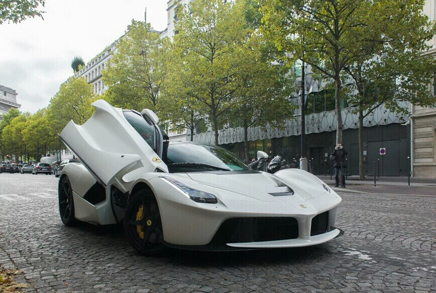 白色法拉利Laferrari~！