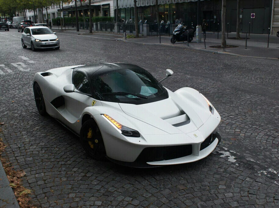 白色法拉利Laferrari~！