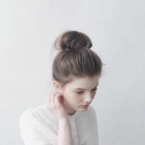   @雪碧欧尼「No.17期更新，学生党军训训菇凉快来他人勿入！#！！！马上开学了美美的去理发店拿图去做头发吧/赶紧的承包学长吧哈哈哈/本期清爽型为主不要问我为什么都是中长型/问者友尽！/重新看！再不懂私信我/挑染 渐变 夏日 清新 软妹 原宿 欧美 彩虹 接发 发片 长发 卷发 短发 日韩 鱼骨辫蝴蝶结 蝎子辫 玫瑰 新娘编发party女王 美发 发型 美图 美发 相爱相杀待我长发及腰  原创 禁二改二传 ，转载请注明出处。#NIKKIXZ