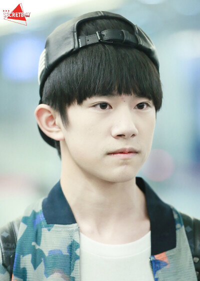 易烊千玺 tfboys cr:logo