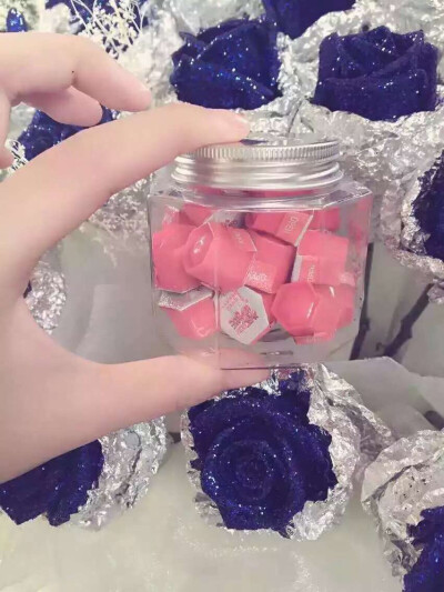 #黑头不留痕#这个的话效果真的不想多说，超强的卸妆力深层清洁皮肤，最主要坚持洗还能瘦！