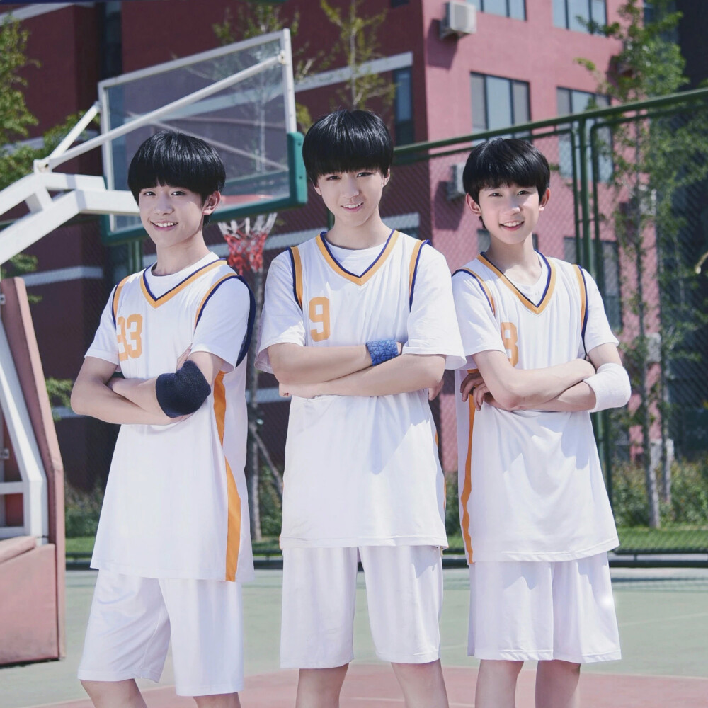 TFBOYS cr.logo