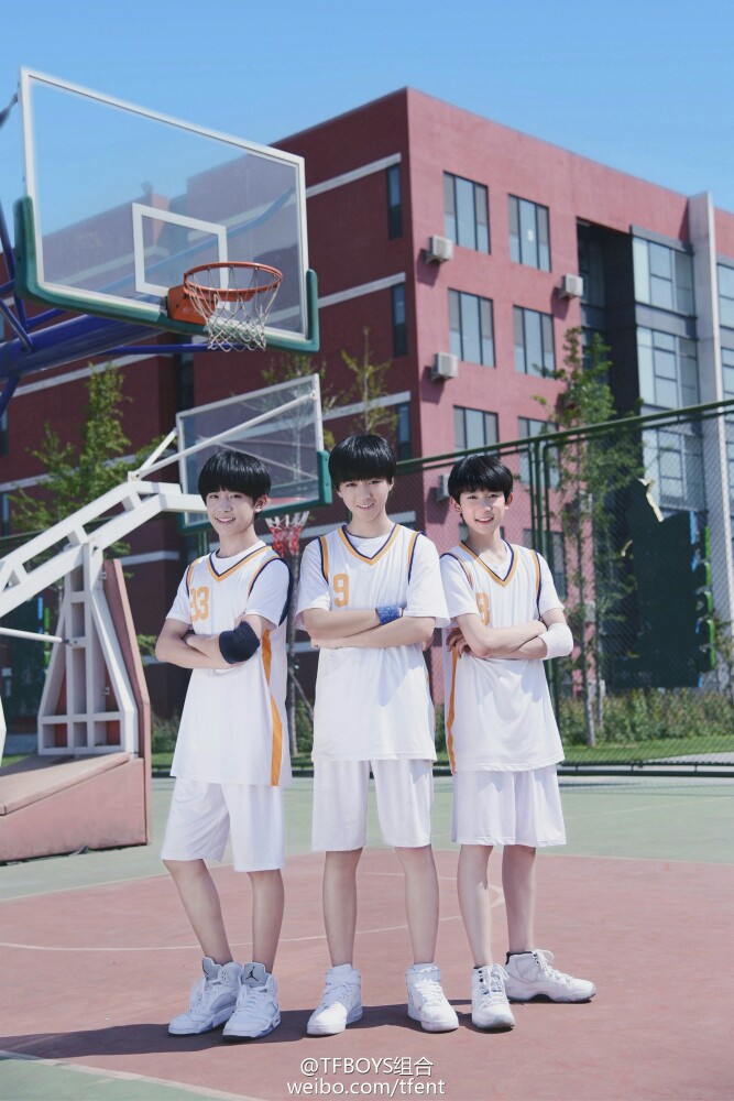 TFBOYS cr.logo