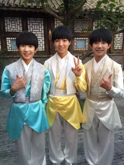 TFBOYS 星厨小当家 cr.logo