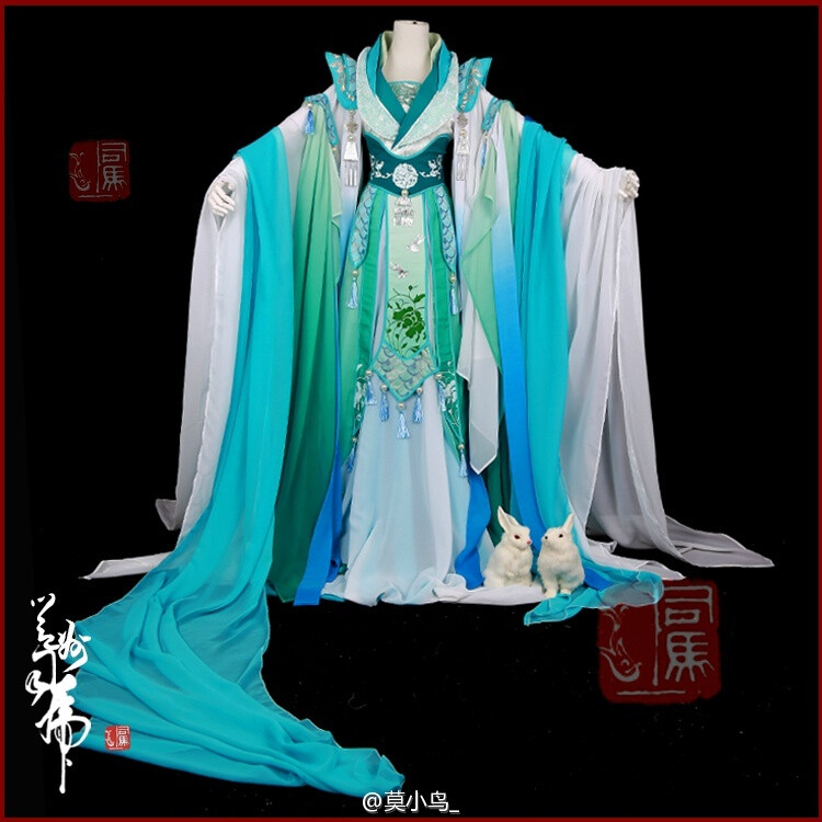 #邕州司马#绿白渐变 鱼鳞刺绣古装COS服【听露】#三生三世十里桃花# 白浅 本套所有印花皆为独家开版手工印花~设计@每周必须少一斤的面包司马 摄影感谢@Mc_视觉工坊@McZ是怪蜀黍 地址：【邕州司马】绿白渐变 鱼鳞刺绣古装COS服【听露】三生三世/白浅 淘宝链接：https://item.taobao.com/item.htm?id=44156400511&amp;amp;spm=a310v.4.88.1