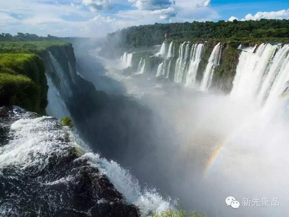 Iguazú National Park, Brazil and Argentina伊瓜苏国家公园，巴西&amp;amp;阿根廷 伊瓜苏国家公园是真正意义上的横跨巴西和阿根廷两国，高80米，长度上延伸至2700米的伊瓜苏瀑布是世界上最壮观的瀑布之一。当然，幸运的话，你还可以和貘、吼猴、大食蚁兽等物种交个朋友。