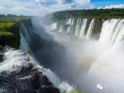 Iguazú National Park, Brazil and Argentina伊瓜苏国家公园，巴西&amp;amp;阿根廷 伊瓜苏国家公园是真正意义上的横跨巴西和阿根廷两国，高80米，长度上延伸至2700米的伊瓜苏瀑布是世界上最壮观的瀑布之一。当然，幸…