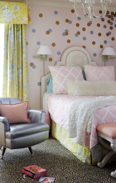 女生 卧室 设计 配色 粉色系 粉红，粉灰，粉绿，配白色