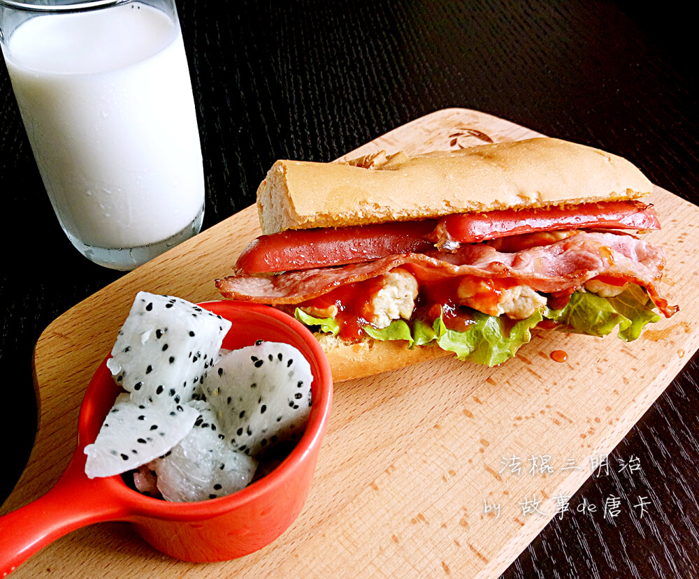 法棍+培根+生菜+鸡蛋+香肠+番茄酱