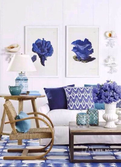 图案与色块赋予了蓝白空间纯净、安静的氛围。皇家蓝和多种蓝色融合，深深浅浅搭配在一起，组成了一个优雅、清新的室内空间。