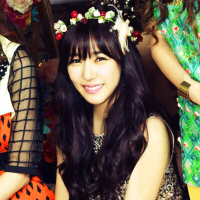 Girls and Peace-Tiffany