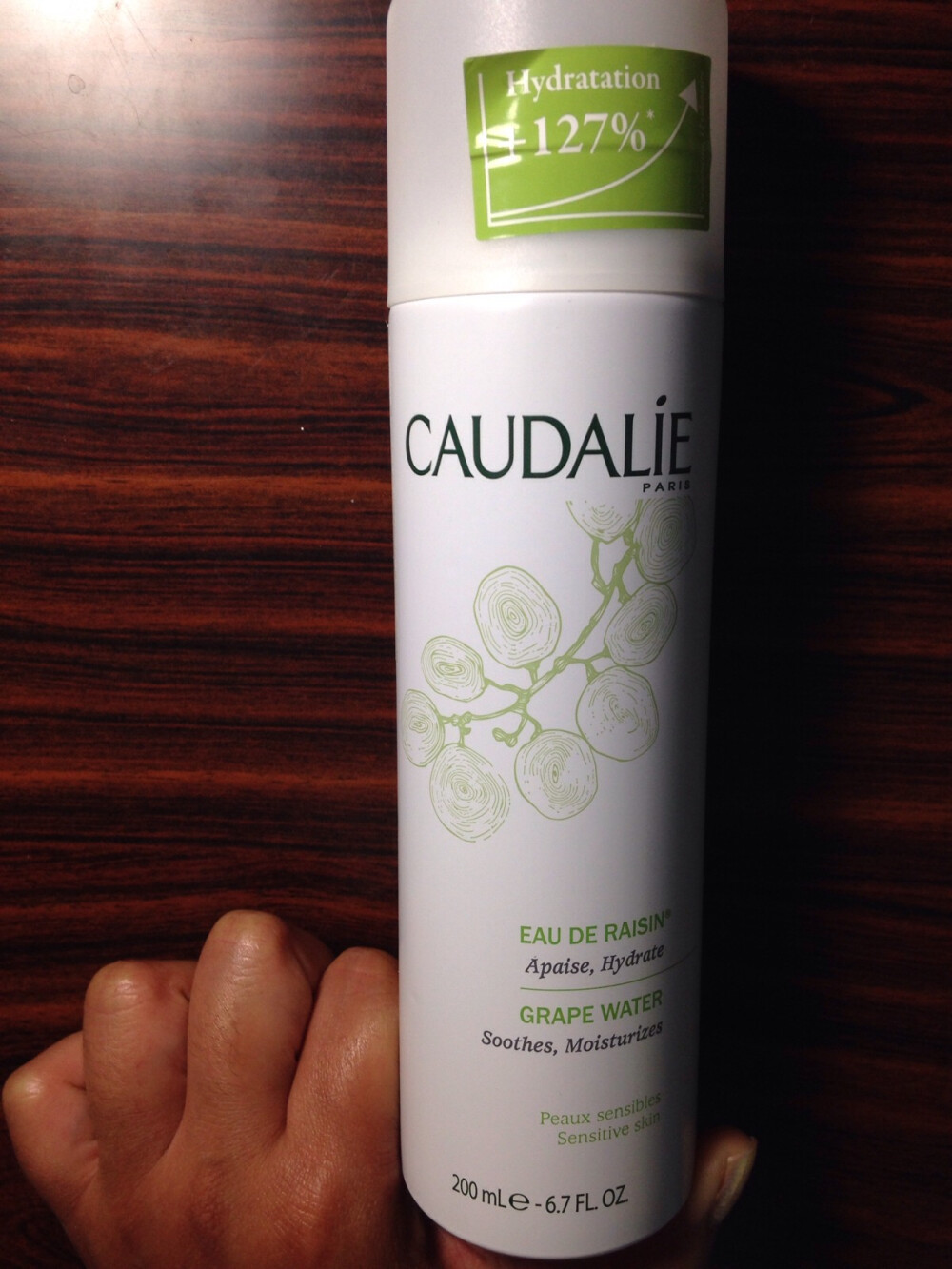 #水润过一秋#caudalíe欧缇丽。该品牌最经典的葡萄水，喷雾瓶。能够自由地控制用量。渗透力很强，脸部即刻就会变得滋润。#水润过一秋#