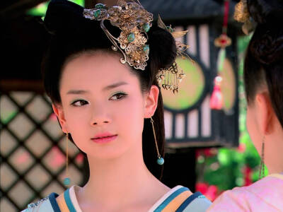 戚薇《美人心计》【馆陶公主】馆陶公主刘嫖，汉文帝和窦皇后之女，汉景帝的同胞姐姐。封馆陶公主，又因下嫁堂邑侯陈午，而称堂邑长公主，两人至少育有两子一女。她为汉武帝的姑姑，同时她的女儿陈氏是汉武帝的第一任…