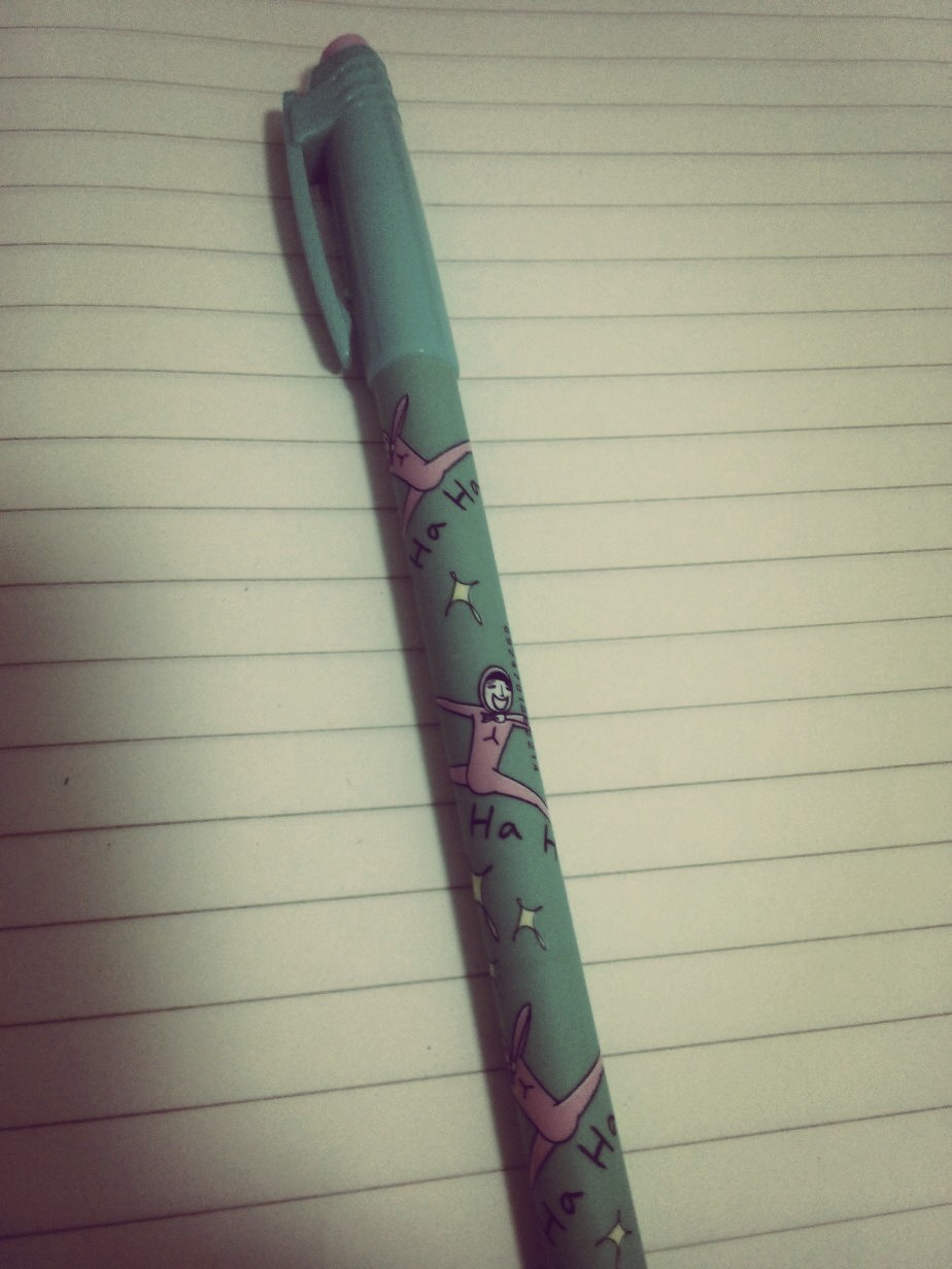 今天买的一枝巨可爱的笔,用它写作业作业都萌起来了呢!