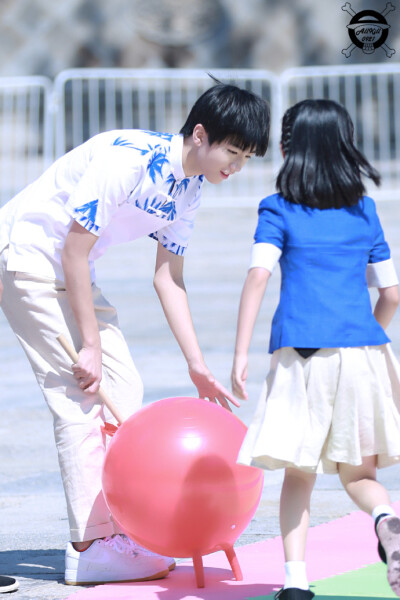 #王俊凯# #TFBOYS王俊凯# #TFBOYS#150827星厨小当家录制 cr：AllKill0921