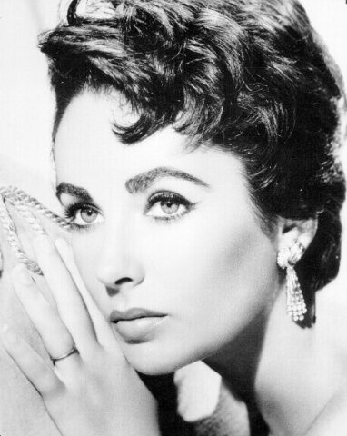 伊丽莎白·泰勒（Elizabeth Taylor），1932年2月27日出生在英国伦敦，美国影视演员。