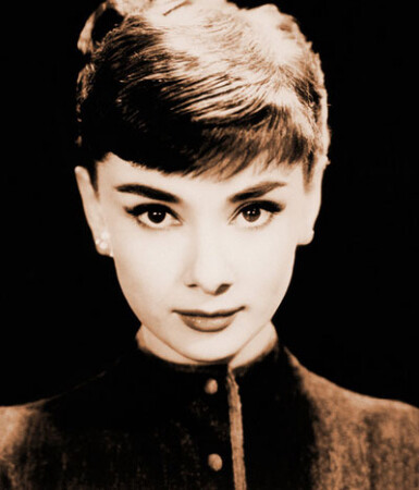 外文名 Audrey Hepburn 别 名 Audrey Kathleen Hepburn-Ruston 国 籍 英国 民 族 比利时、荷兰、英国、爱尔兰混血 星 座 金牛座 血 型 A 身 高 170cm 体 重 50kg 出生地 比利时布鲁塞尔 出生日期 …