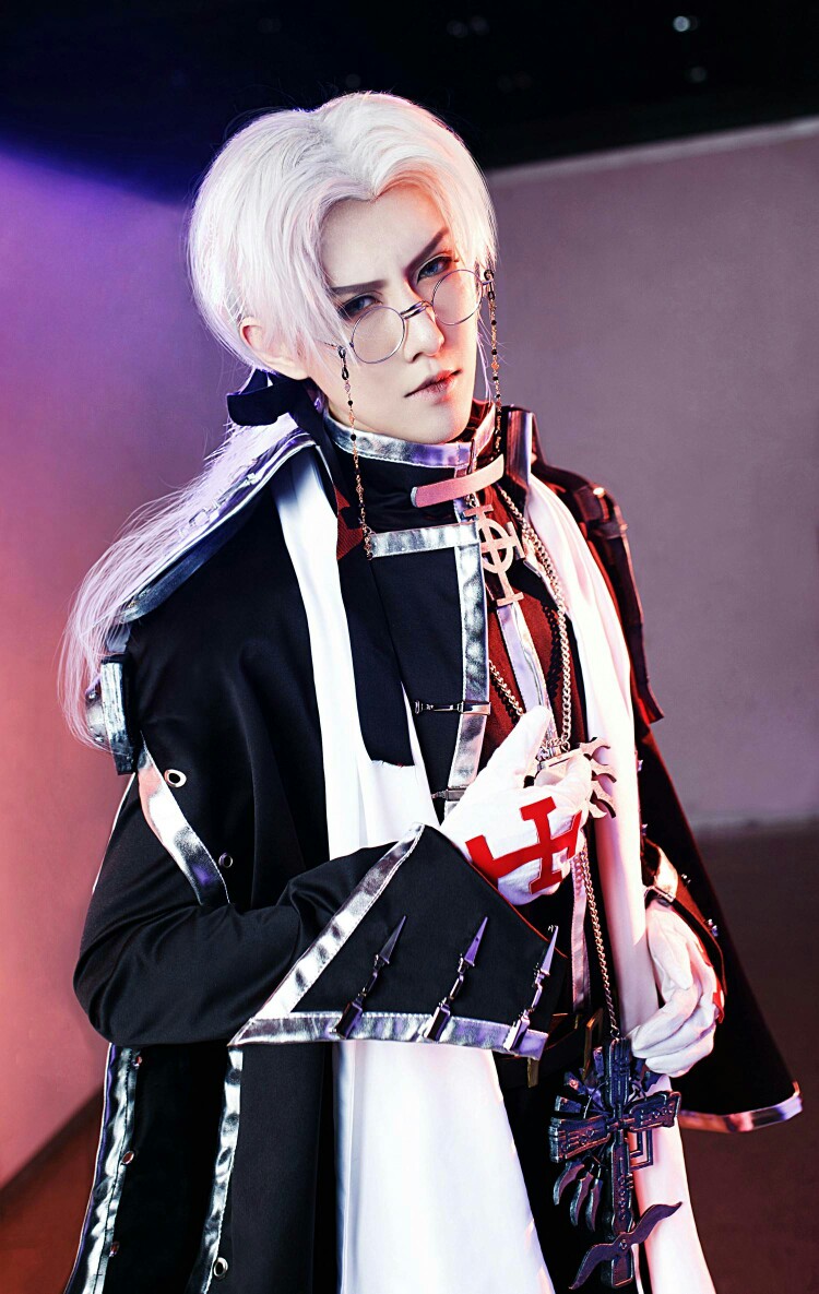 #【圣魔之血】# --cos-- Photo by：@长风_LongWind . 亚伯‧奈特罗德（神父） CN：柩司. #Trinity Blood# . thx：特别感谢裁缝大人：@小姿的CN其实不是小姿 .