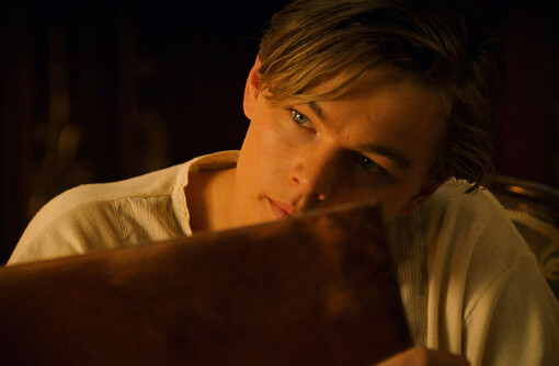 我想剧情不需要多说,在jake沉入海底的时候简直就是心碎,,,小李子帅呆