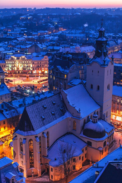 Lviv,Ukraine。乌克兰利沃夫，中文又称伦贝格，是乌克兰西部的主要城市，有狮城之称，利沃夫州首府。该市是乌克兰西部主要的工业与文化教育中心，拥有许多大型工厂、乌克兰最古老的大学和著名的利沃夫歌剧与芭蕾舞剧…