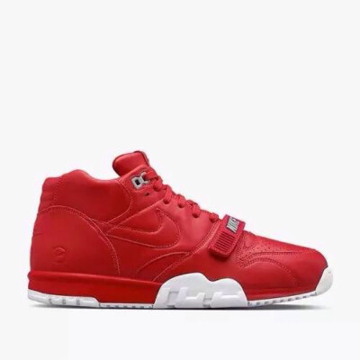 fragment design x NikeLab Air Trainer 1 。藤原浩加持的小闪电太吸引人。