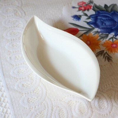 船型陶瓷纯白甜品盘子沙拉水果盘点心盘烘培陶瓷盘 创意菜盘 