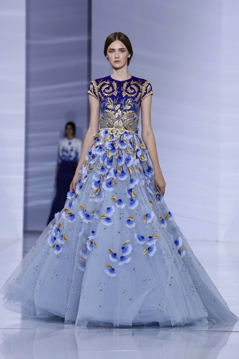 Georges Hobeika Haute Couture 2015全年SSFW 精致细腻的小花是全年服饰的特点 大气 高贵 典雅 小清新