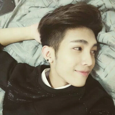 拿图点赞男生头像