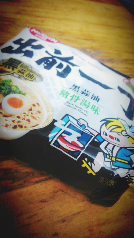 #窝里蹲速食#出前一丁 黑葱油猪骨汤味