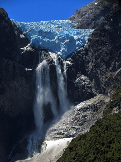 智利－冰川吊坠瀑布(Ventisquero Colgante Falls)