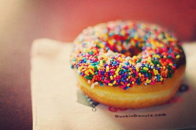 彩虹，糖豆甜甜圈。